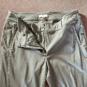 Cotton chinos, with front seaming & kick pleat